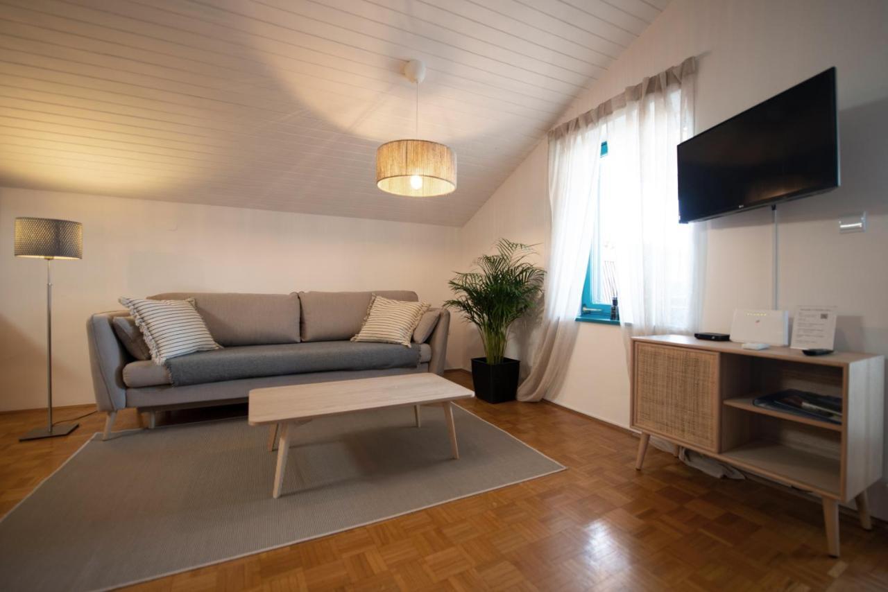 Modra Luna- Apartment With Terrace Izola Eksteriør bilde