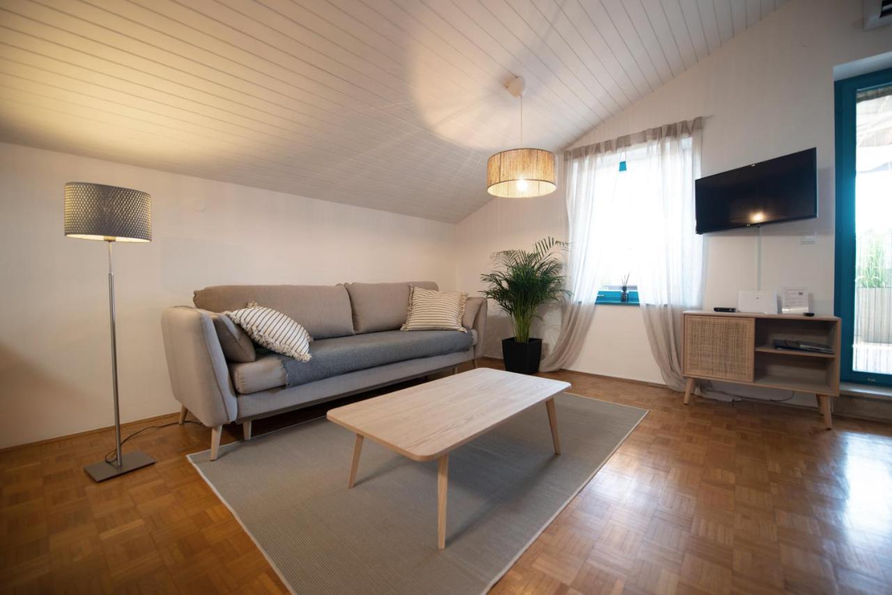 Modra Luna- Apartment With Terrace Izola Eksteriør bilde